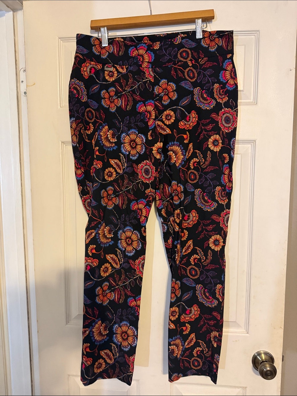 Peck & Peck Black Floral Stretch Pants